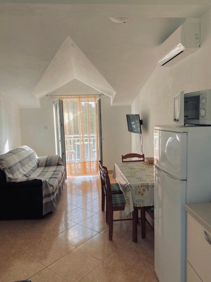 Apartmani Mima Necujam Bagian luar foto